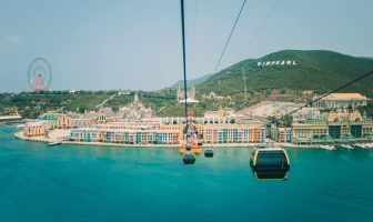 Cáp treo Vinpearl Nha Trang vượt biển ngắm vịnh từ trên cao