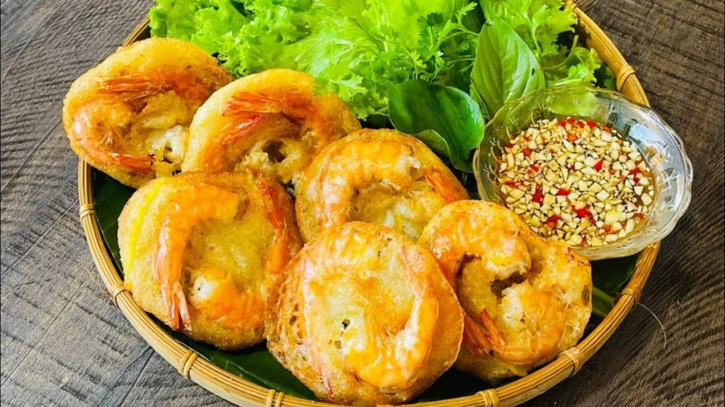 Bánh tôm Hồ Tây vàng giòn, hấp dẫn, đặc sản ẩm thực Hà Nội