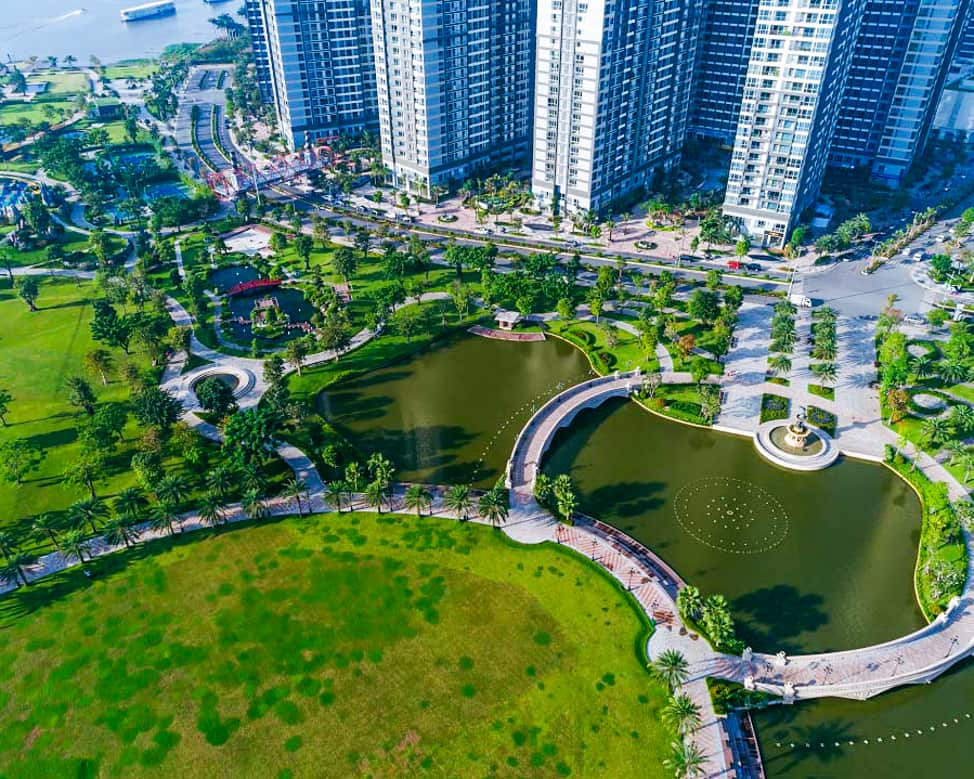 Đài phun nước trung tâm hoặc khu vực cảnh quan đặc trưng trong công viên Vinhomes Central Park