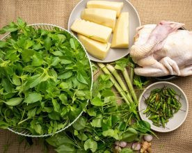 Nguyên liệu chính để làm món lẩu gà lá é Phú Yên thơm ngon