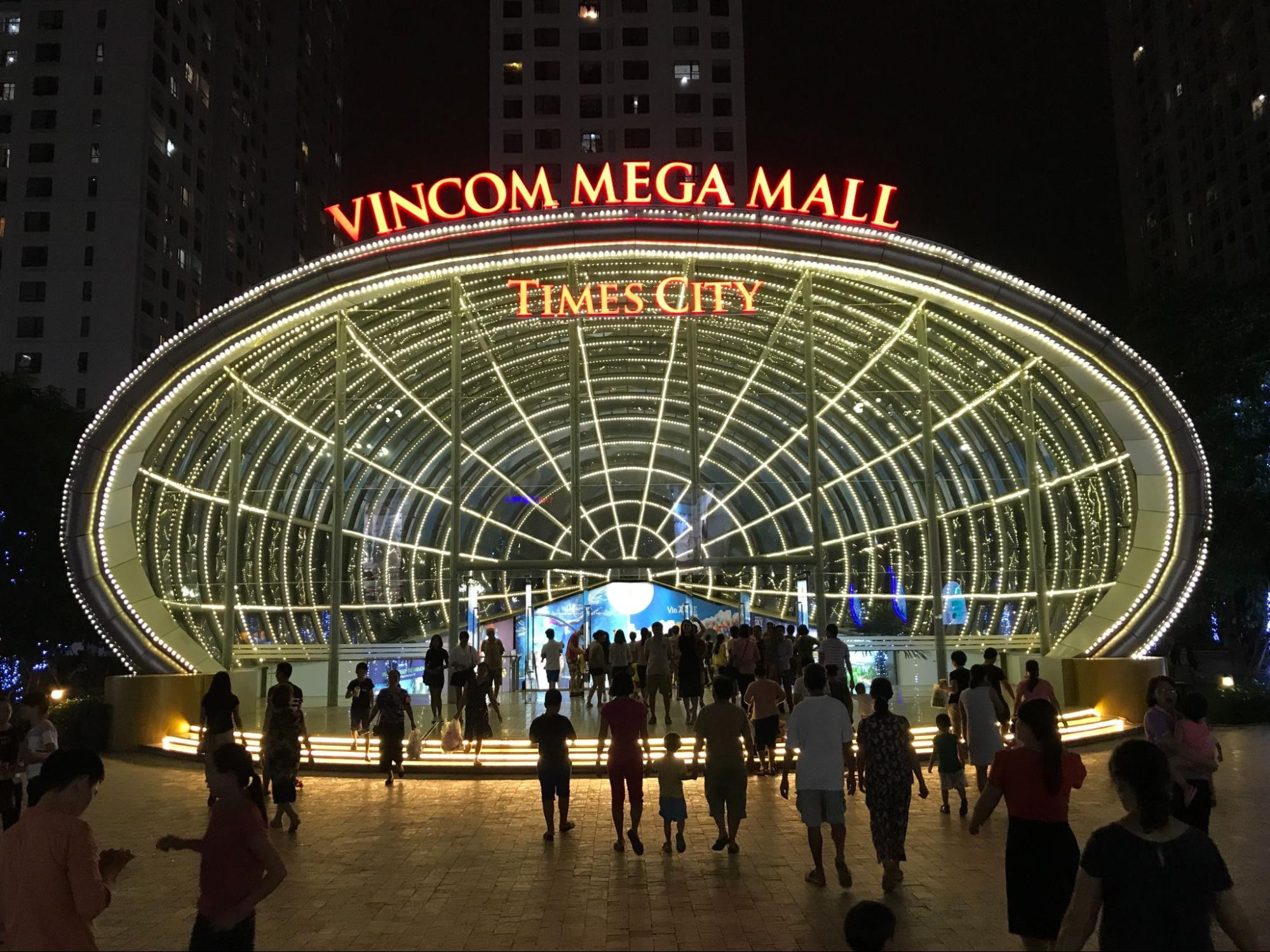 Thủy cung Times City là một điểm đến hấp dẫn du khách với đa dạng loài sinh vật biển