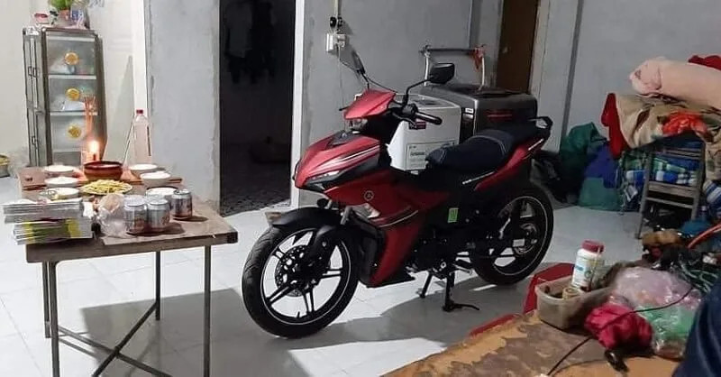 Nghi lễ cúng xe máy mới mua mang nhiều ý nghĩa tâm linh và phong thủy sâu sắc.