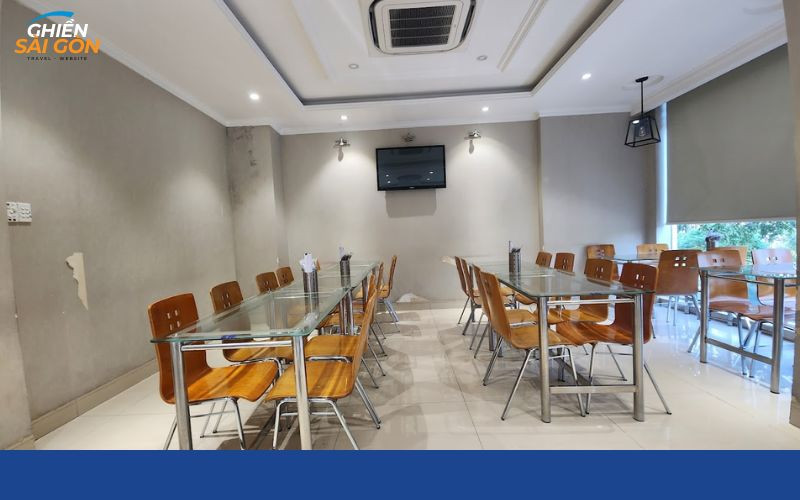 Không gian rộng rãi, hiện đại bên trong quán Cơm Tấm Kiều Giang Quận 2