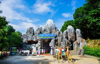 Khu vực trượt tuyết độc đáo tại khu du lịch Khoang Xanh Suối Tiên, Ba Vì