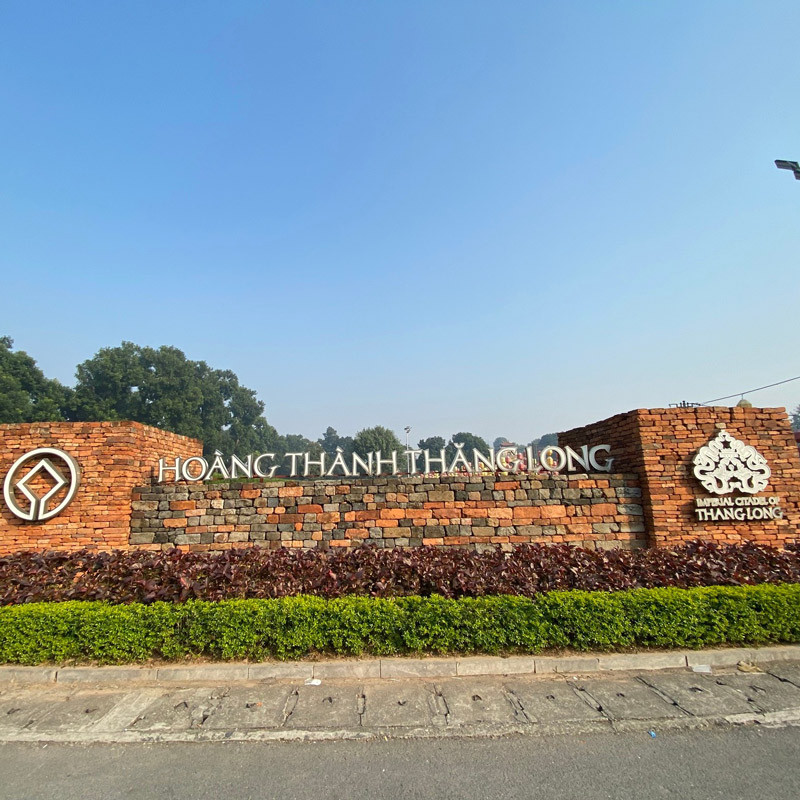 Hình ảnh cổng vào Hoàng thành Thăng Long, tọa lạc ngay trung tâm Hà Nội thuận tiện di chuyển