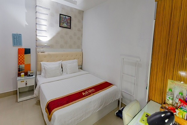 Phòng nghỉ rộng rãi thoáng mát với view hướng ra thành phố tại A25 Bùi Thị Xuân