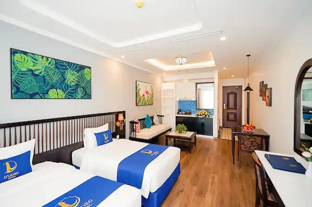 Phòng 2 giường đơn rộng rãi, đầy đủ tiện nghi tại khách sạn D'Lioro Hạ Long