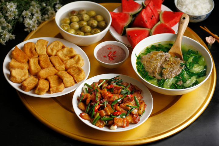 Mâm cơm gia đình đặc trưng của người miền Bắc