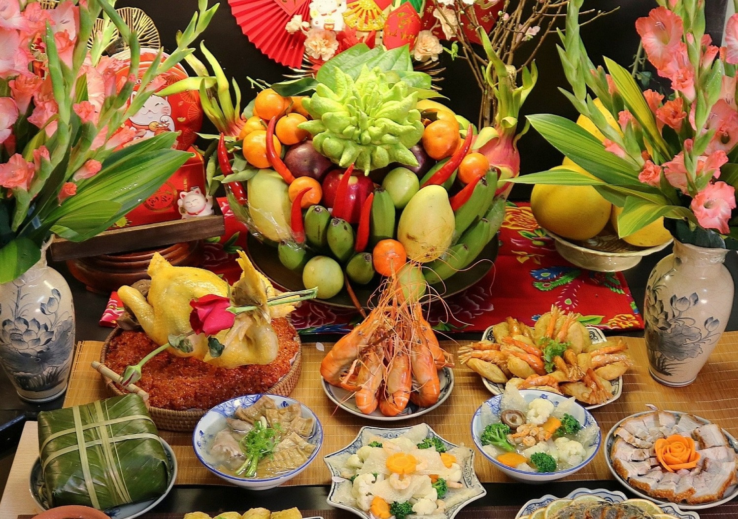 Mâm cúng gia tiên và thần linh tươm tất cho ngày mùng 1 đầu tháng