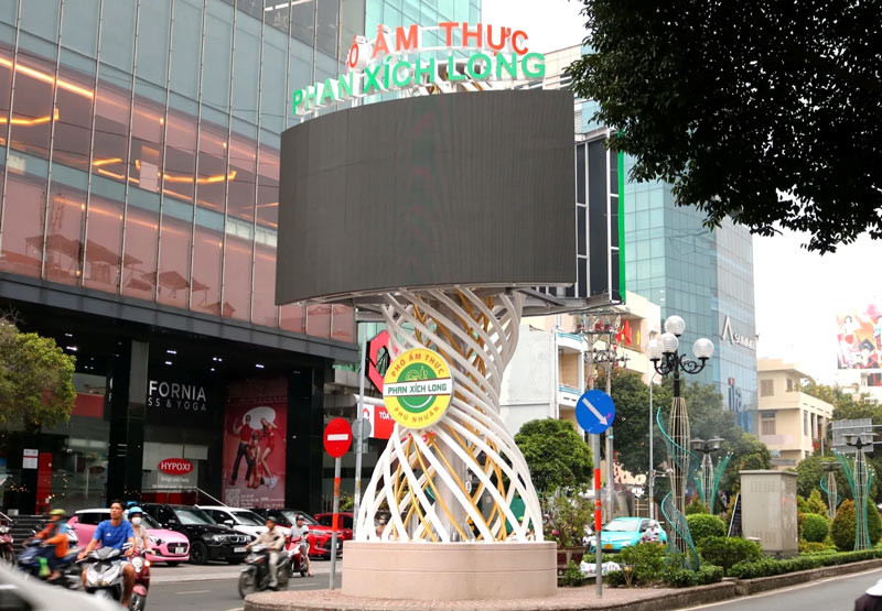 Phố ẩm thực Phan Xích Long đi vào hoạt động từ đầu năm 2023