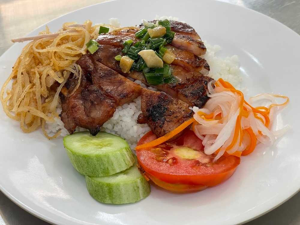 Cơm tấm sườn bì chả truyền thống tại Cơm Tấm Cù Lao Sài Gòn Trần Khắc Chân
