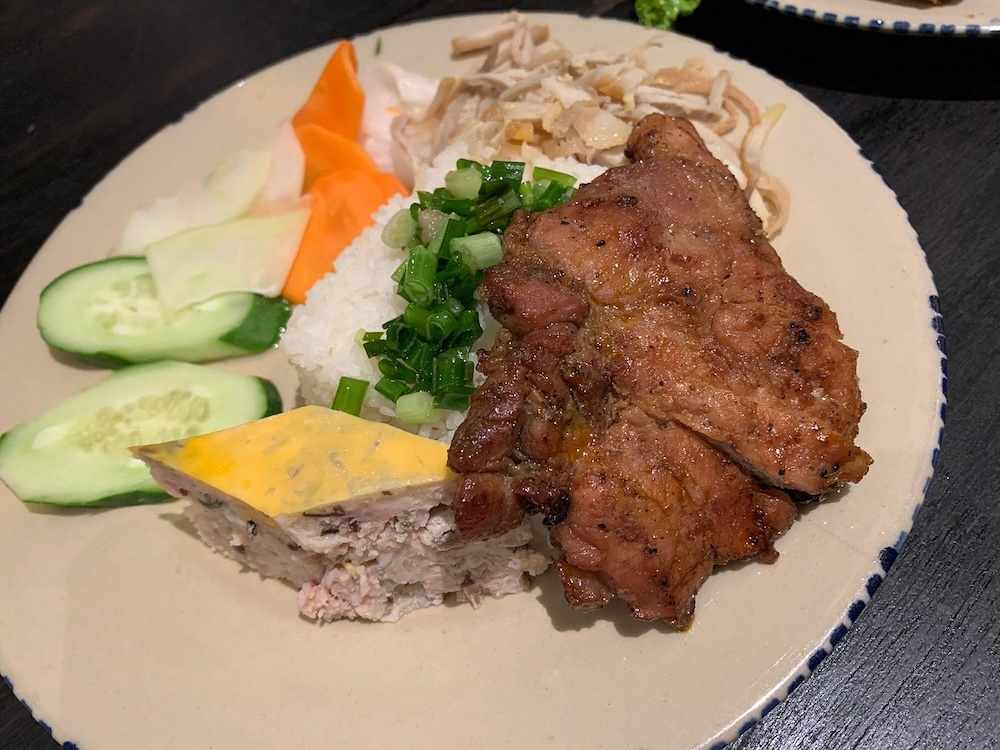 Dĩa cơm tấm sườn chả đậm đà, chuẩn vị Sài Gòn tại Cơm Tấm Mộc Lý Tự Trọng