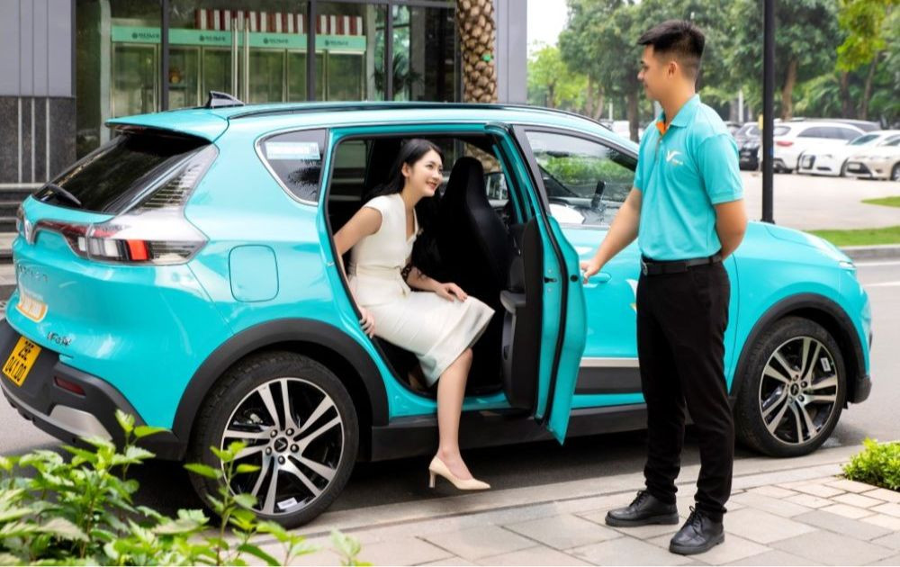 Xe điện Xanh SM đang phục vụ du khách, một lựa chọn di chuyển thân thiện môi trường tại Vĩnh Phúc