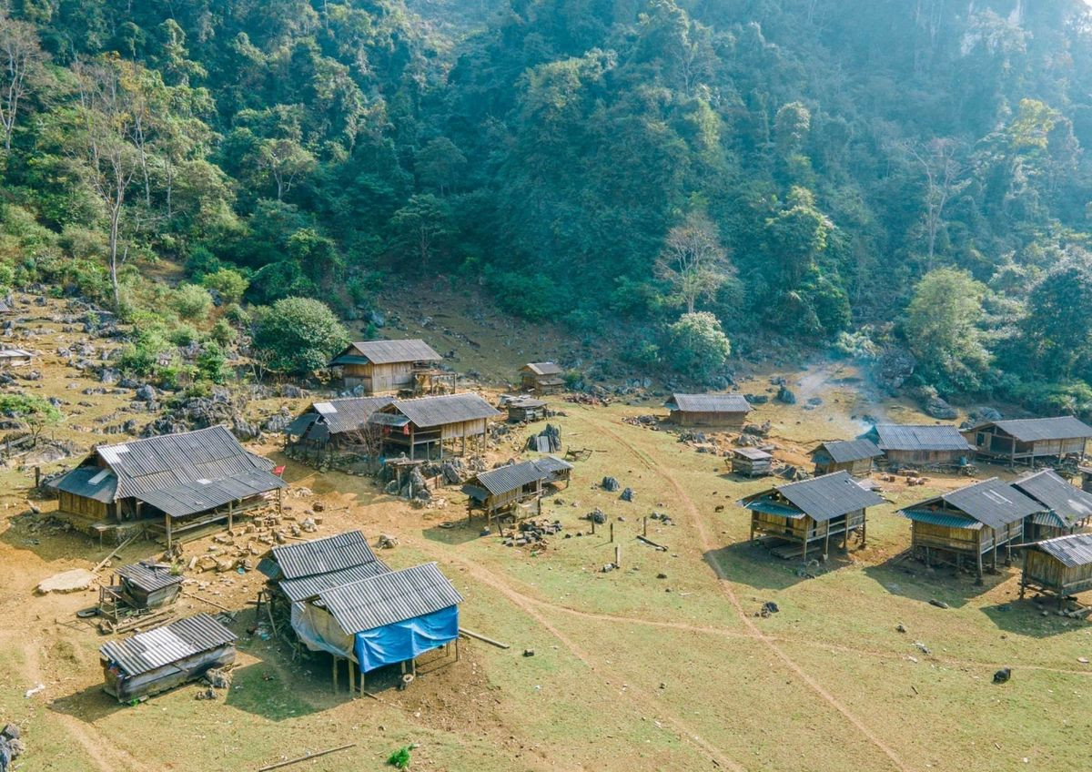 Khung cảnh bình yên của làng Hang Táu Mộc Châu, nơi lý tưởng để 'reset' bản thân