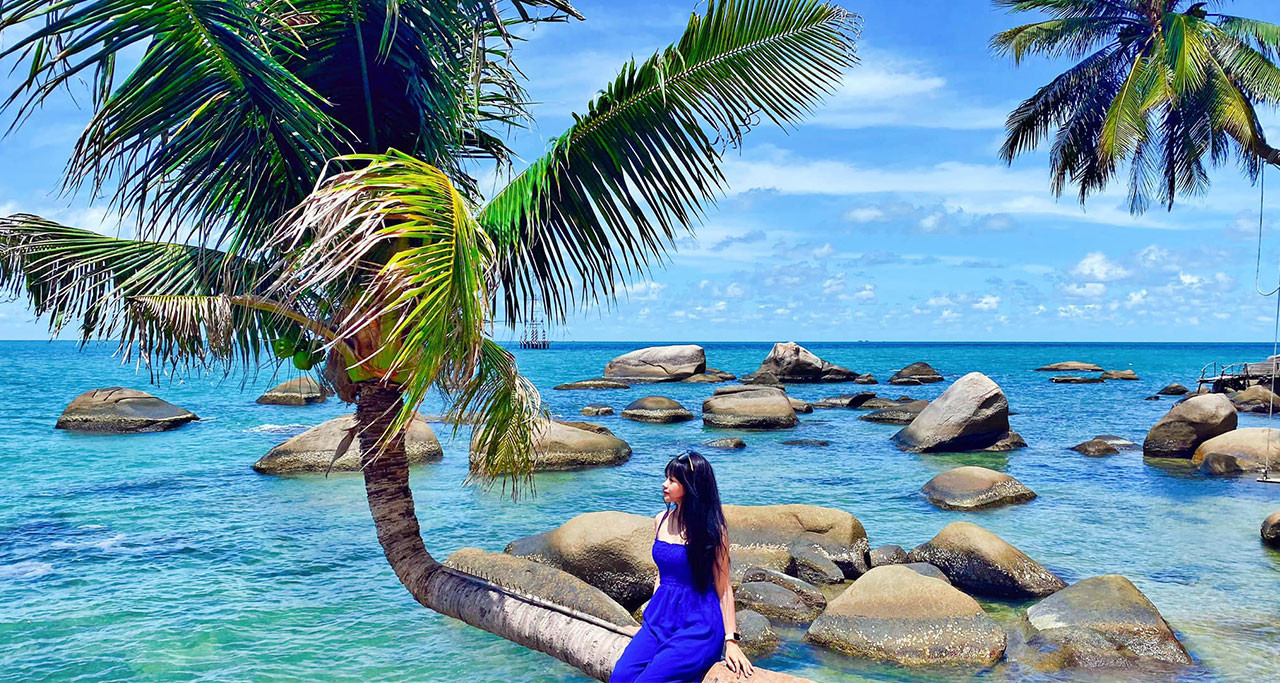 Bãi biển Hòn Sơn với làn nước trong xanh, thích hợp cho chuyến du lịch mùa khô