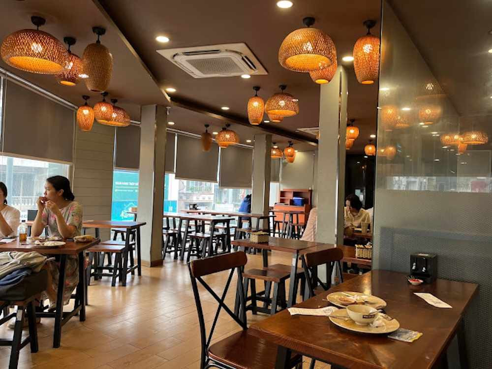 Không gian ấm cúng, rộng rãi của Cơm tấm Phước Lộc Thọ ở Quận 1
