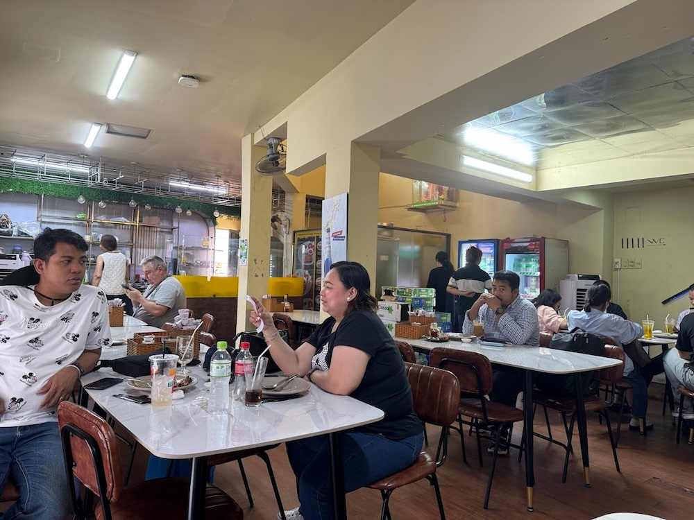 Khung cảnh thoáng đãng, rộng rãi của Cơm tấm Chị Hằng Đỗ Quang Đẩu