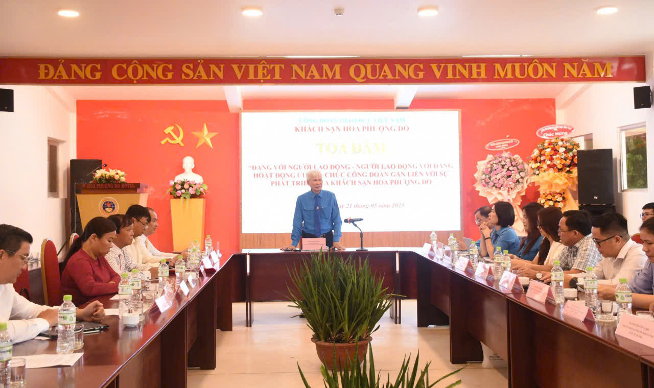 Ông Tống Duy Tình, Giám đốc Khách sạn Hoa Phượng Đỏ Vũng Tàu, phát biểu tại tọa đàm Tháng Công nhân 2025