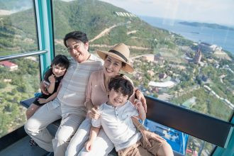 Con cái dành tặng món quà du lịch ý nghĩa cho cha mẹ trong dịp Lễ Vu Lan báo hiếu