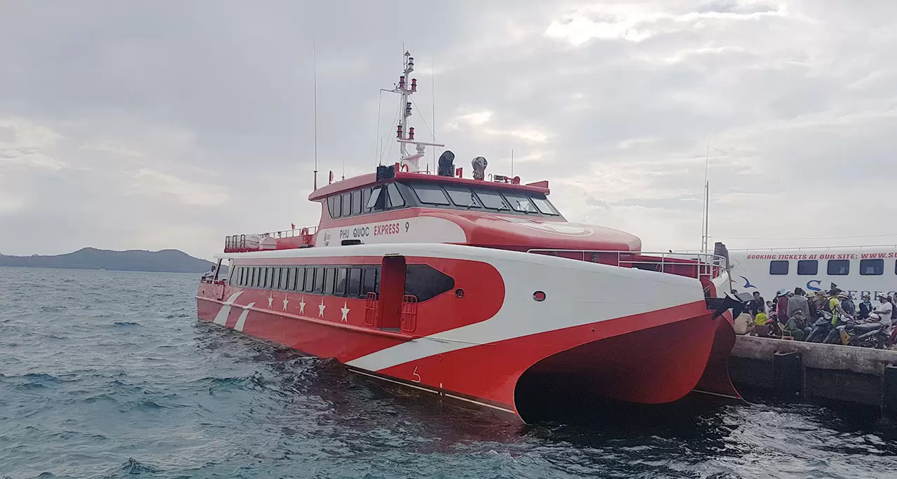 Tàu cao tốc Phú Quốc Express vận chuyển hành khách đến Hòn Sơn Kiên Giang
