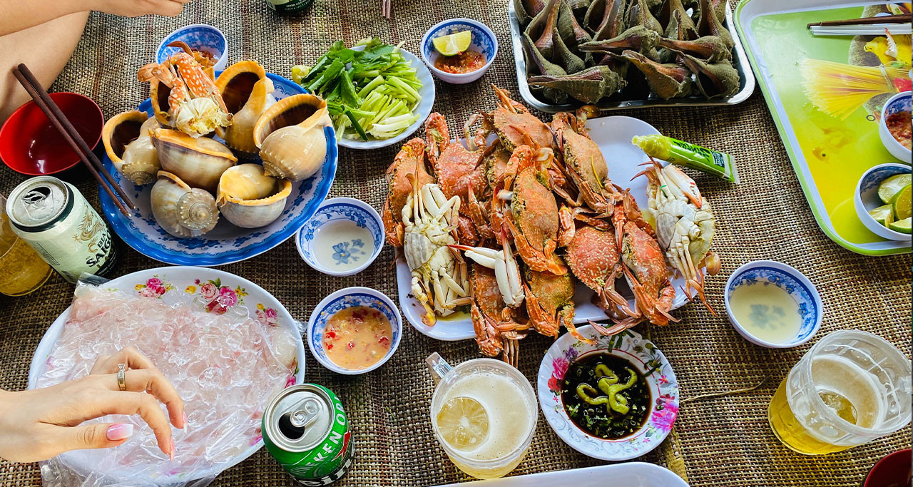 Đa dạng các món hải sản tươi sống tại chợ đêm Hòn Sơn Kiên Giang