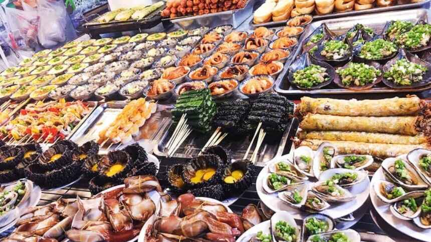Bãi Cháy có gì chơi? Ăn sập chợ đêm với hàng trăm món ngon
