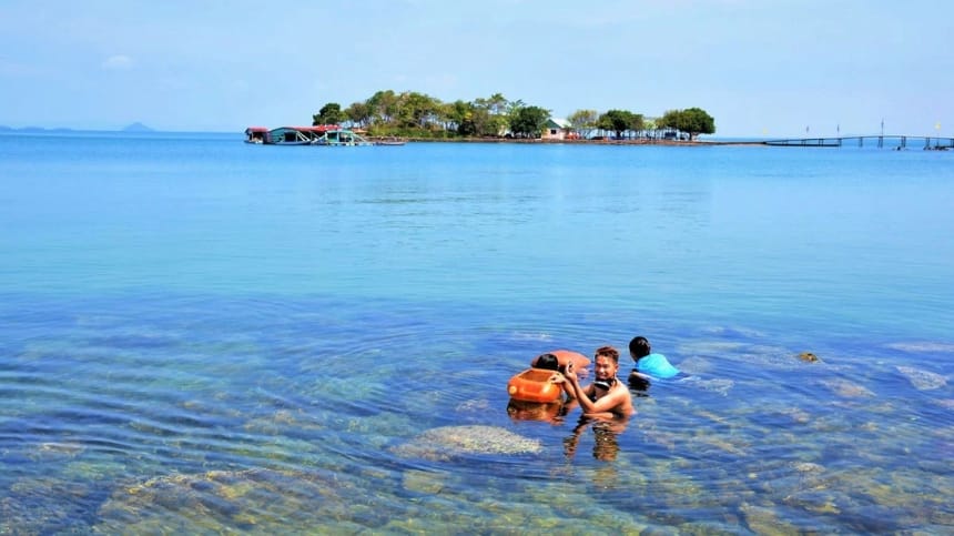 Bãi biển Mũi Nai địa điểm không thể bỏ qua khi đến Hà Tiên
