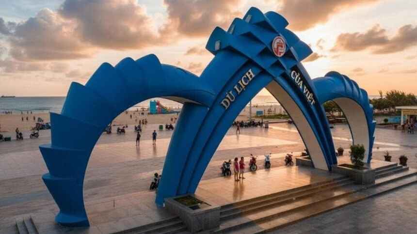 Biển Cửa Việt với hoạt động du lịch sôi động
