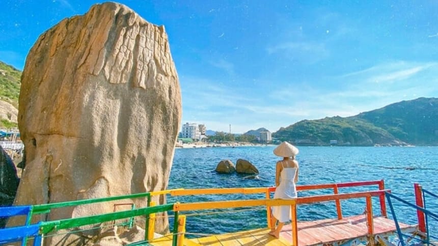 Cam Ranh với bờ biển dài và hệ sinh thái phong phú