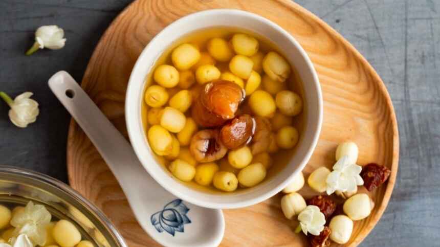 Chè sen ngọt dịu, thanh mát mang hương vị khó quên