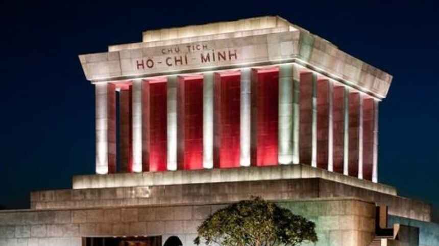 Chú ý thời gian mở cửa để sắp xếp lịch trình thăm Lăng Bác