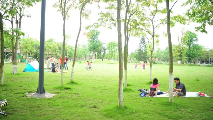 Công viên Mùa Hạ với không khí sôi động và trẻ trung