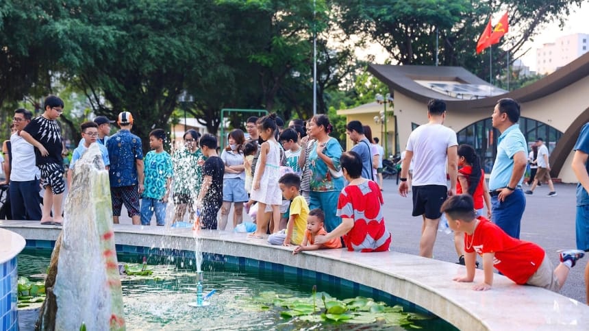 Công viên mở cửa tự do để người trải nghiệm, tham quan