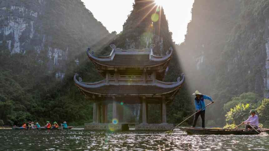 Đền Trần Tràng An cổ kính và thanh tịnh