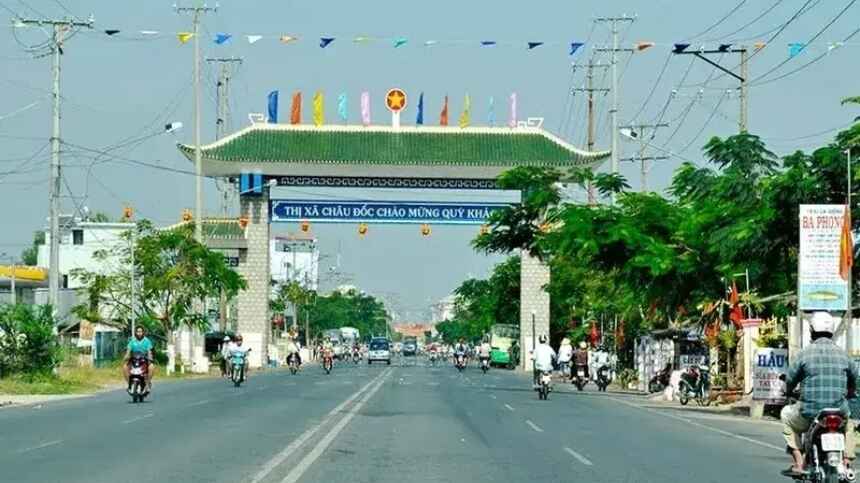 Di chuyển đến Châu Đốc bằng đa phương tiện