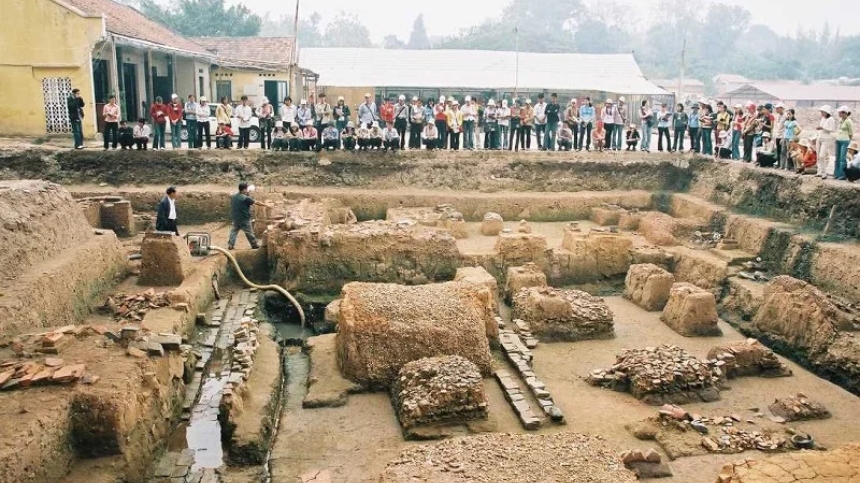 Di chuyển từ khu khảo cổ đến khu trưng bày