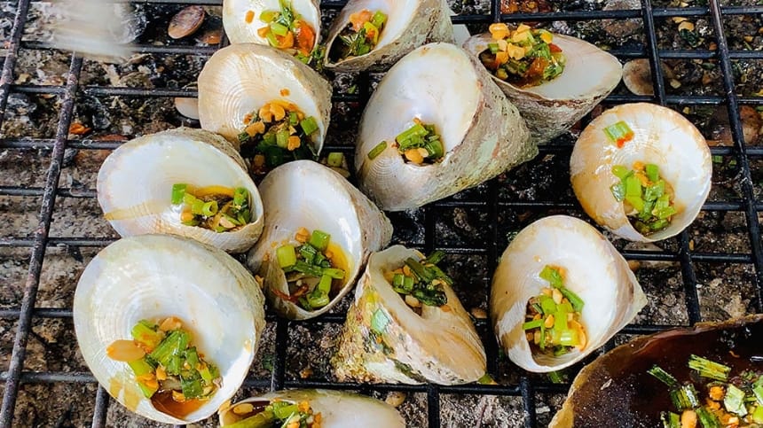 Hải sản được đánh bắt trong ngày tại Côn Đảo