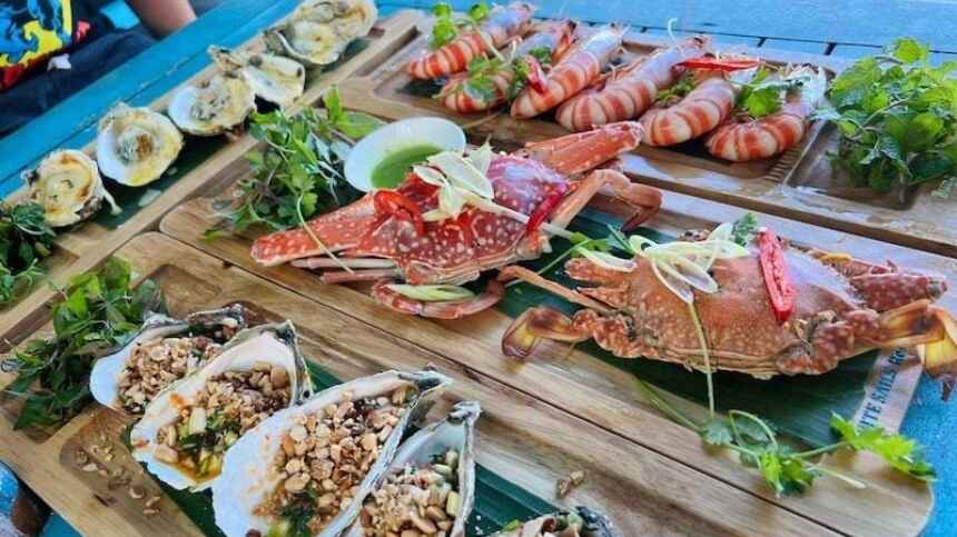 Hải sản và quán nhậu ven đường cho ngày cuối tuần xả hơi