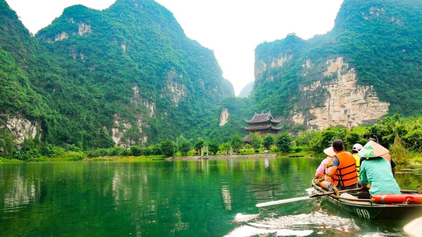 Hang Múa - Địa điểm ngắm toàn cảnh Tam Cốc và Tràng An