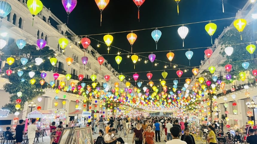 Hang Phượng Hoàng và suối Mỏ Gà hoang sơ
