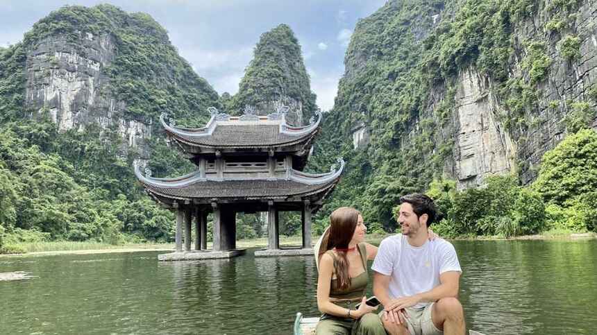 Hang Sáng - Hang Tối với những hang động đá vôi trăm tuổi