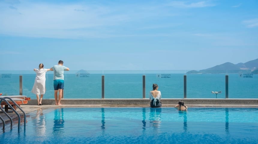 Hệ thống resort và hồ bơi tiện nghi