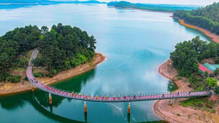 Hồ Kẻ Gỗ mang đến trải nghiệm dã ngoại thú vị
