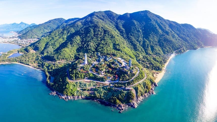 Khám phá vẻ đẹp hoang sơ, hùng vĩ của Bán đảo Sơn Trà