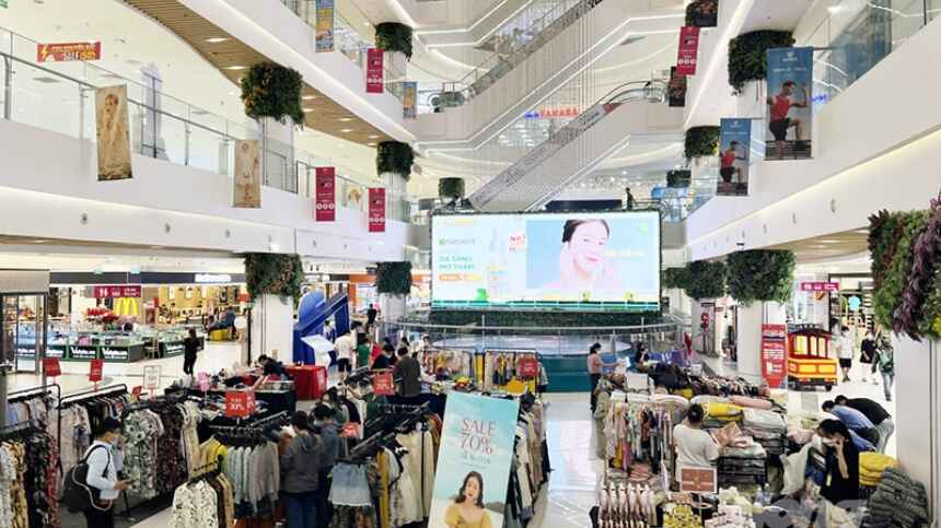 Khu mua sắm đồ gia dụng tại Gigamall Thủ Đức
