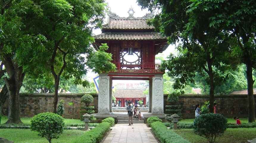 Lựa chọn Xanh SM để di chuyển đến Văn Miếu Quốc Tử Giám