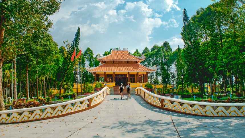 Nhà thờ Chánh tòa Long Xuyên mang phong cách châu Âu