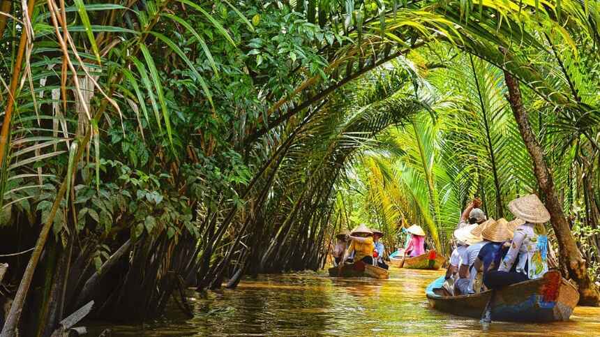 Những dòng kênh ngập tràn sắc hoa ngày Tết