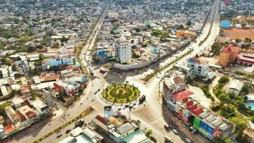 Núi Bà Rá gắn liền với đời sống tâm linh của địa phương