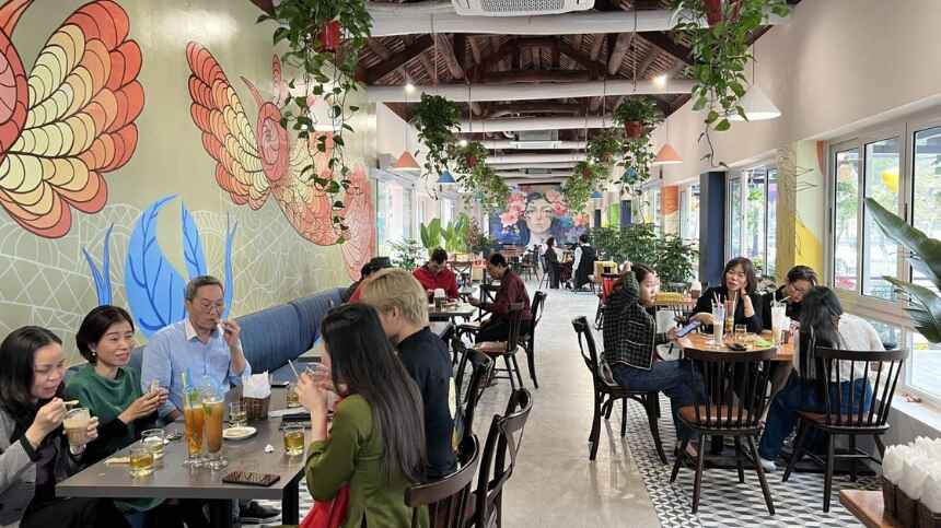 Quầy ăn nhanh phục vụ du khách ngay trong công viên